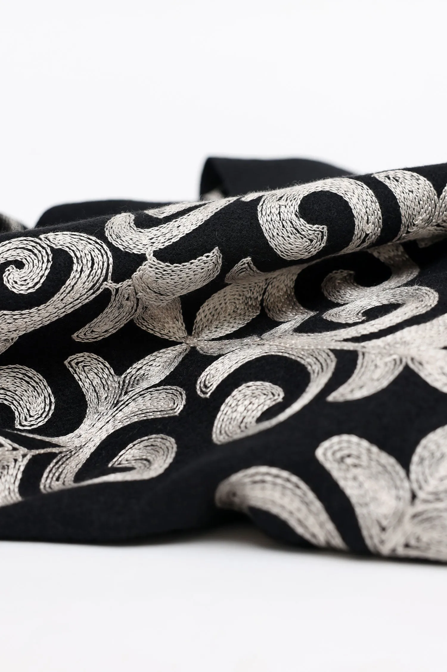 BAROQUE PATTERN EMBROIDERED SCARF